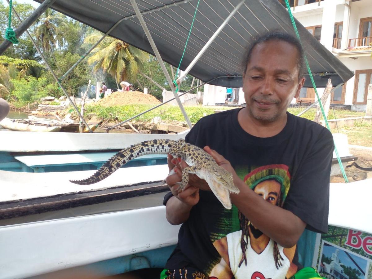 Star Home Stay Bentota Esterno foto