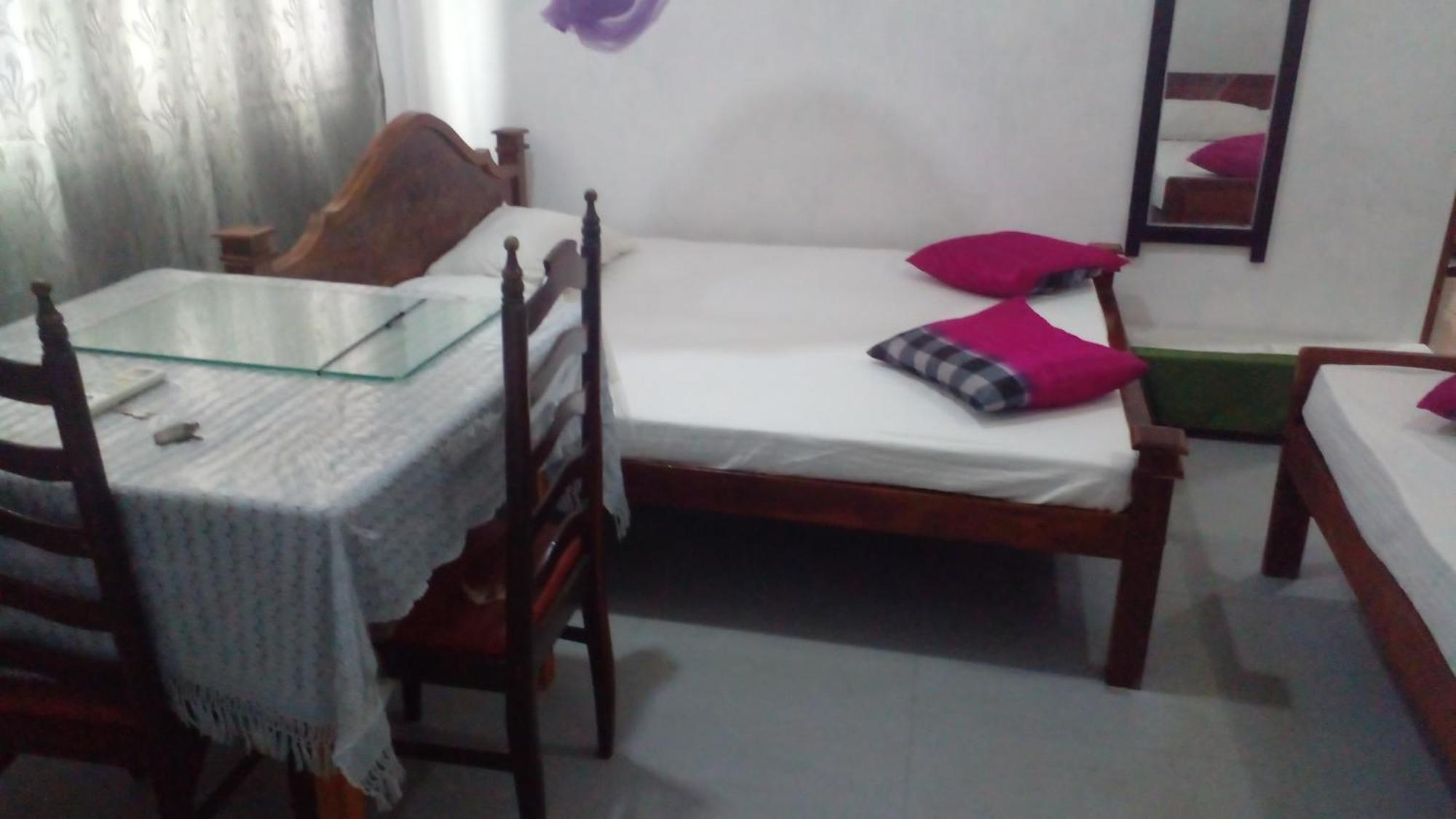 Star Home Stay Bentota Esterno foto