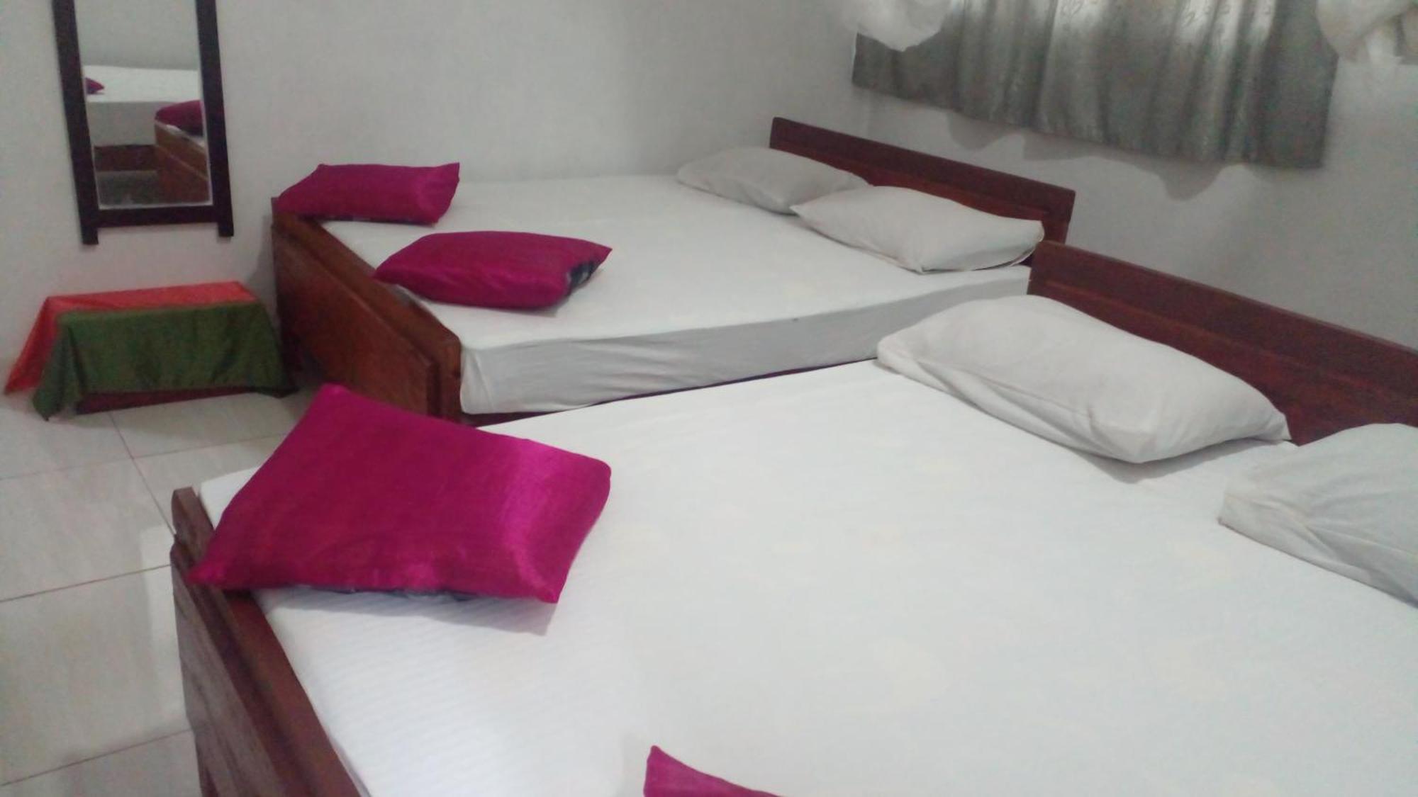 Star Home Stay Bentota Esterno foto