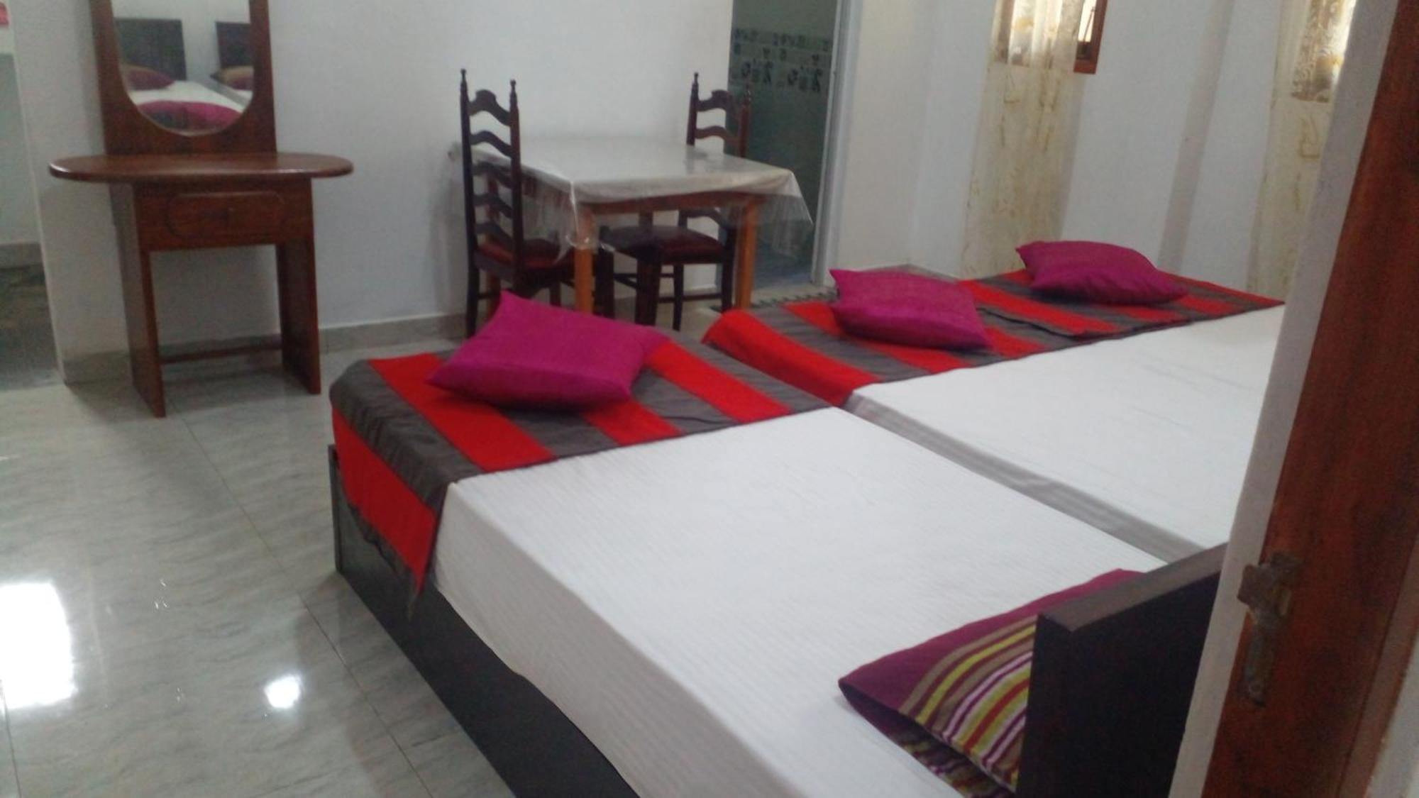 Star Home Stay Bentota Esterno foto